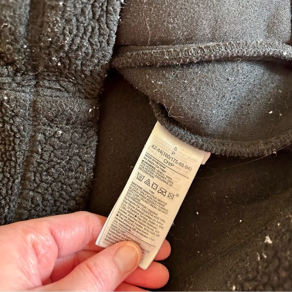GAP Women’s Black Teddy Fleece Zip Up Jacket Sz S - Picture 13 of 13